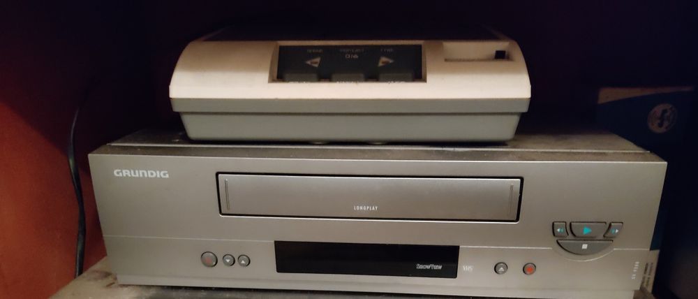 Leitor VHS Grundig + Rebobinador de Cassetes (Vintage)