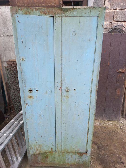 Металічна шафа/ сейф