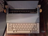 Maszyna do pisania elektryczna  Olivetti ET Personal 55