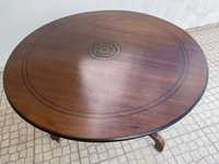 Mesa redonda restaurada