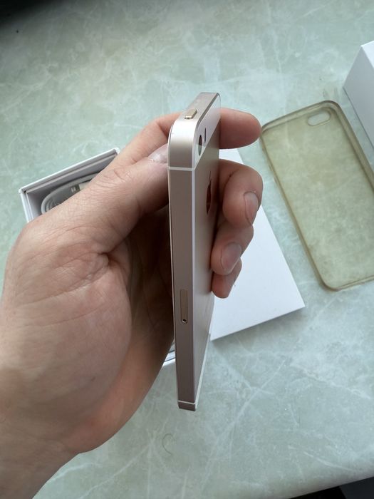 Продам Iphone se