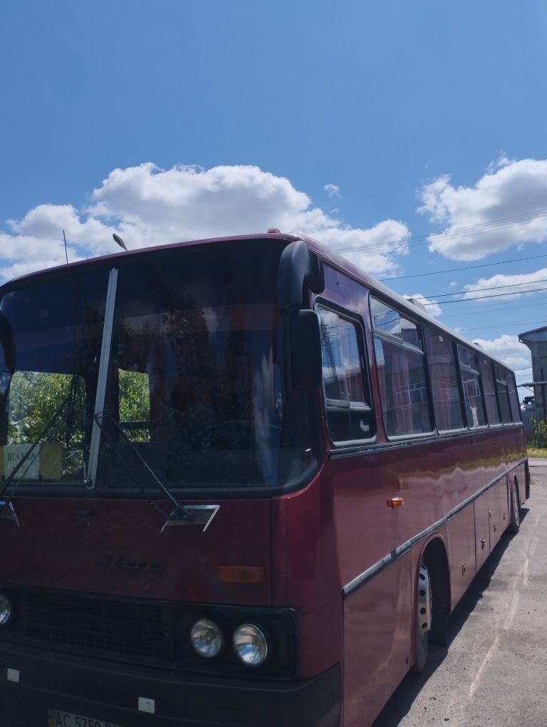 Автобус Ікарус на ходу