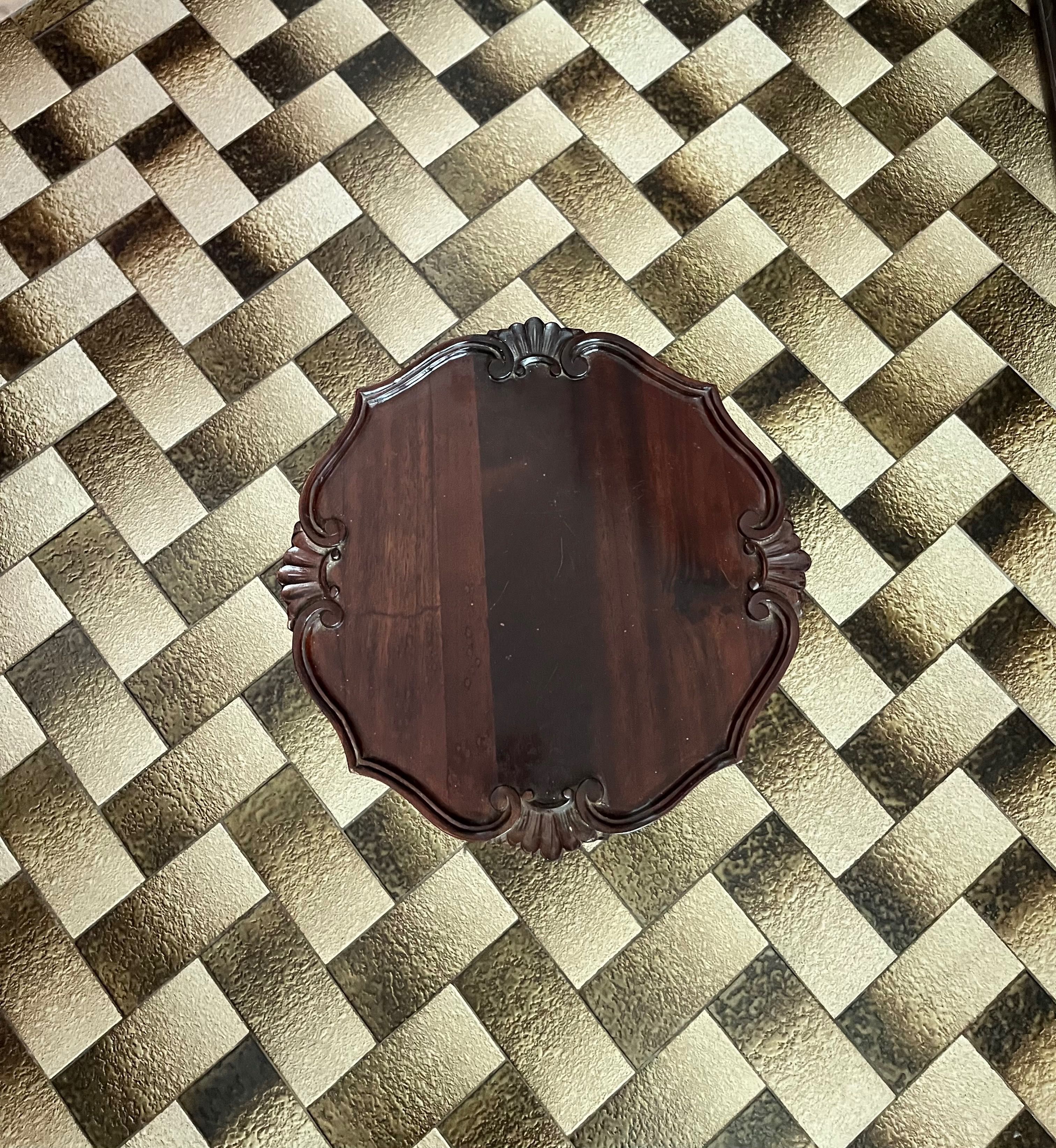 Mesa pé de galo ,estilo vitoriano ou D. João V em madeira maciça.