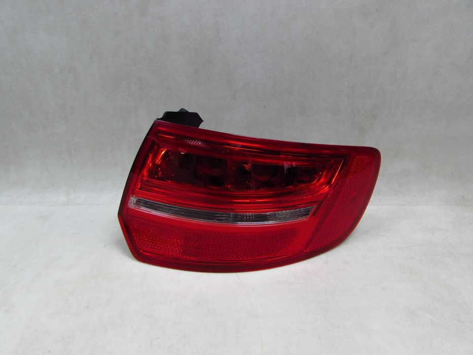 AUDI A3 8P LIFT HB 5D 08-12 LAMPA TYL PRAWA 8P4945096E