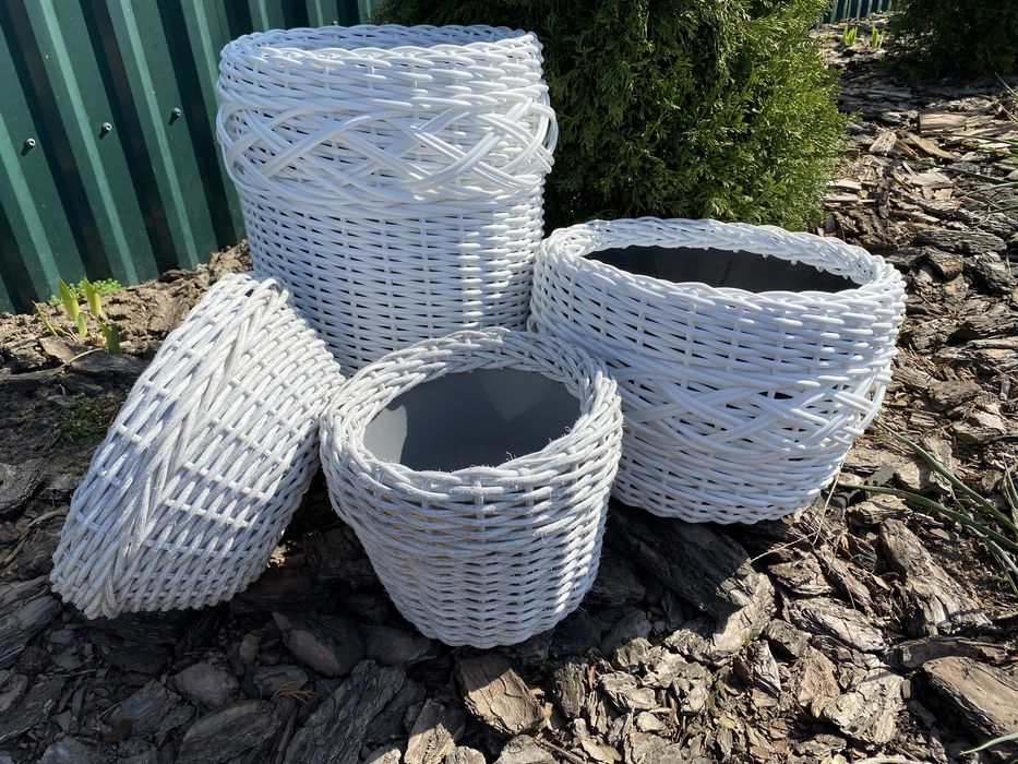 Вироби зі штучного ротангу, спідниці під ялинку, кашпо, дровниці, інш