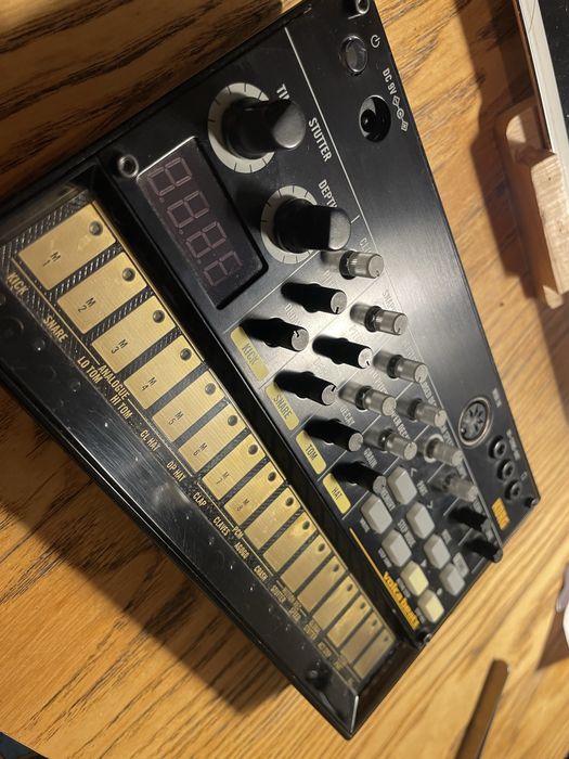Korg Volca Beats + Snare Mod!