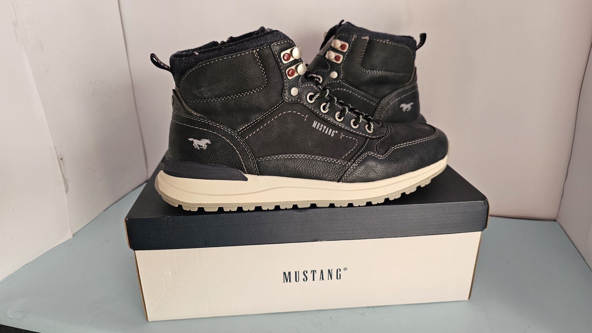 Buty męskie ocieplane Mustang modny kolor rozmiar 45 / wkładka 29.5 cm