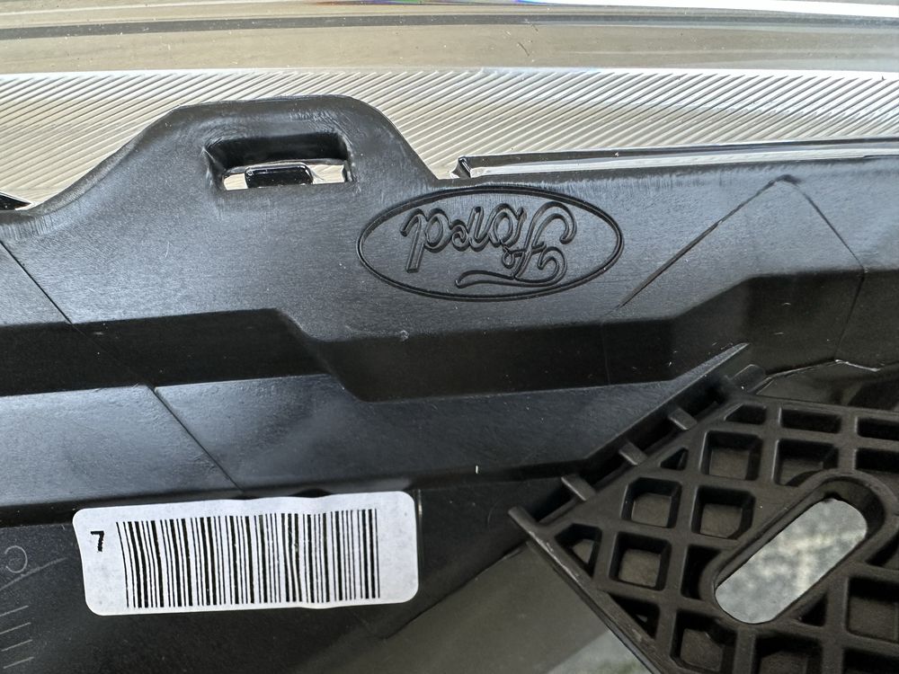 Lampa lewa Ford Fiesta MK7 lift OEM