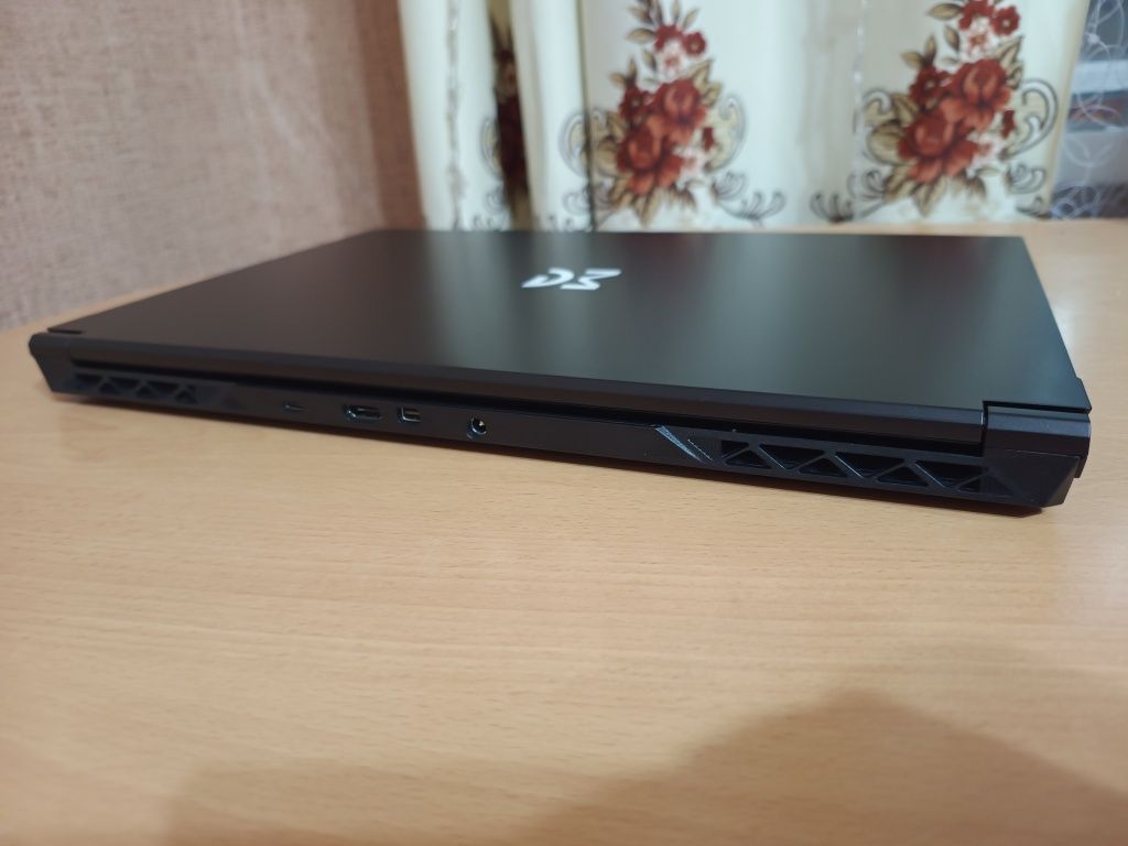 Продам ноутбук Dream Machines RG2050-17UA21