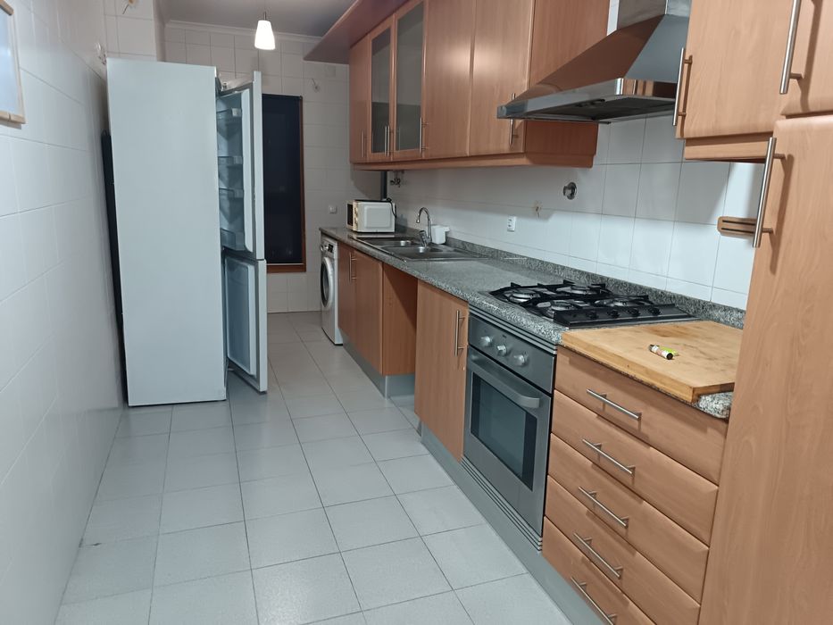 Apartamento T2 em excelente estado. Com varanda e parqueamento