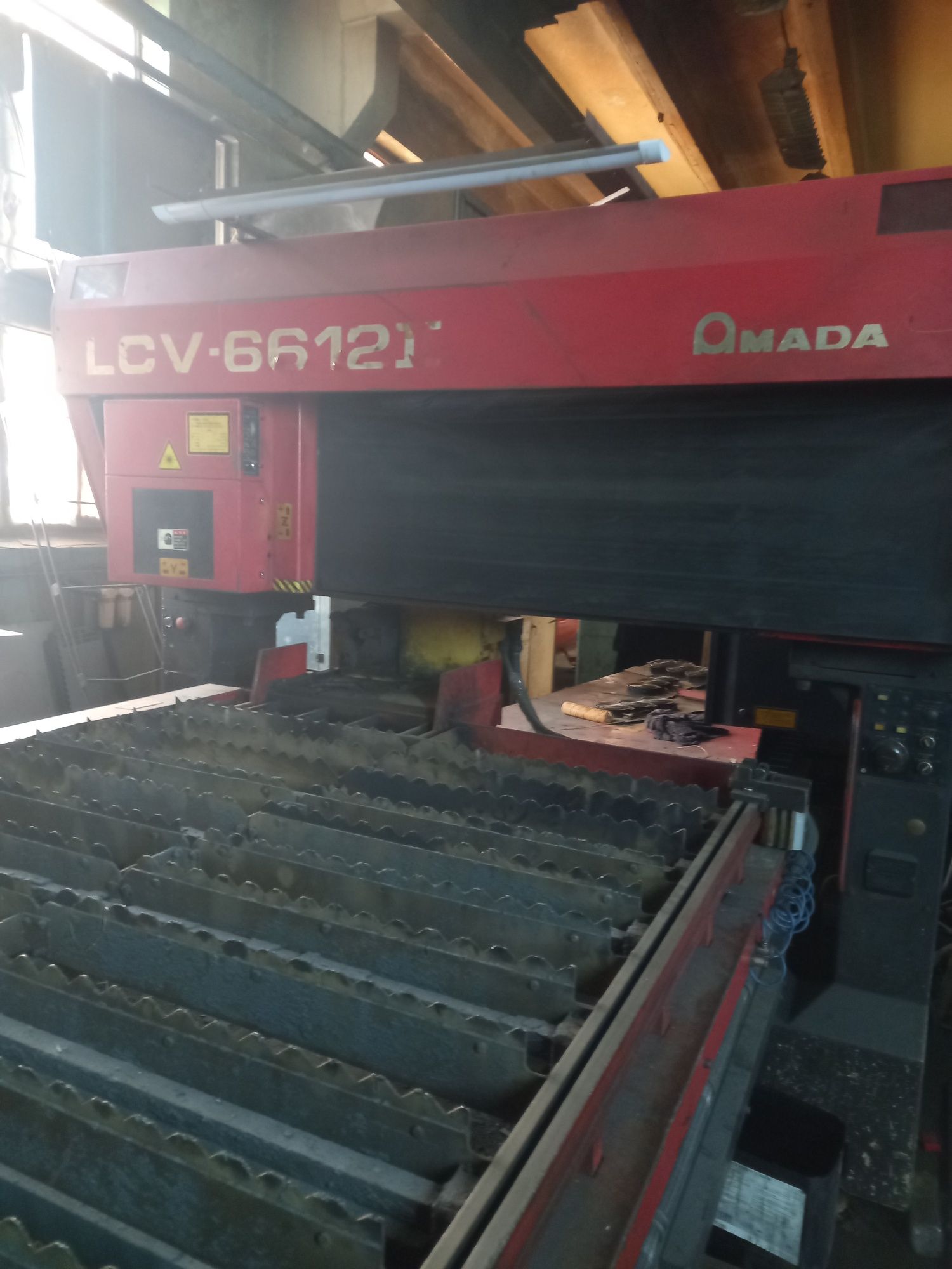 Продам станок лазерной резки CO2, с поворотным патроном для резки труб