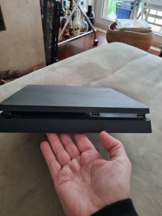 Playstation 4 em muito bom estado