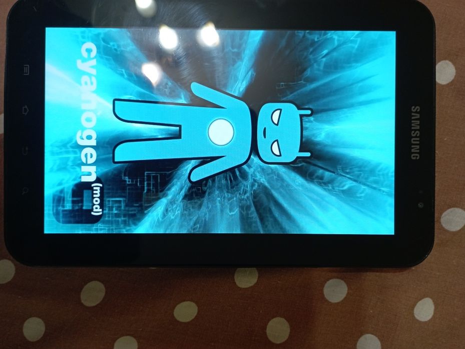 Планшет Digma Hit 7" или Samsung  GT-P1000