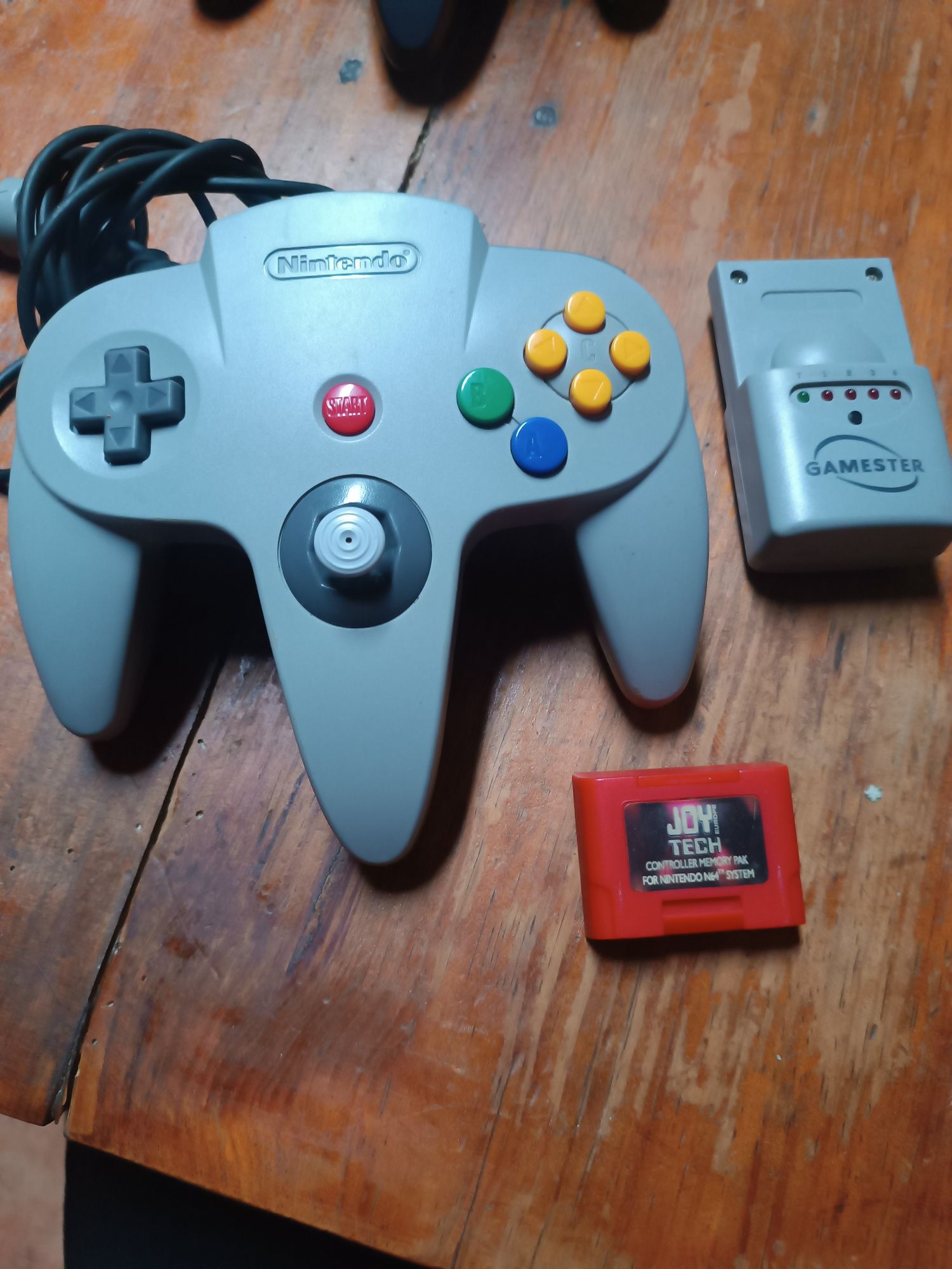 Comando Nintendo 64 e acessórios