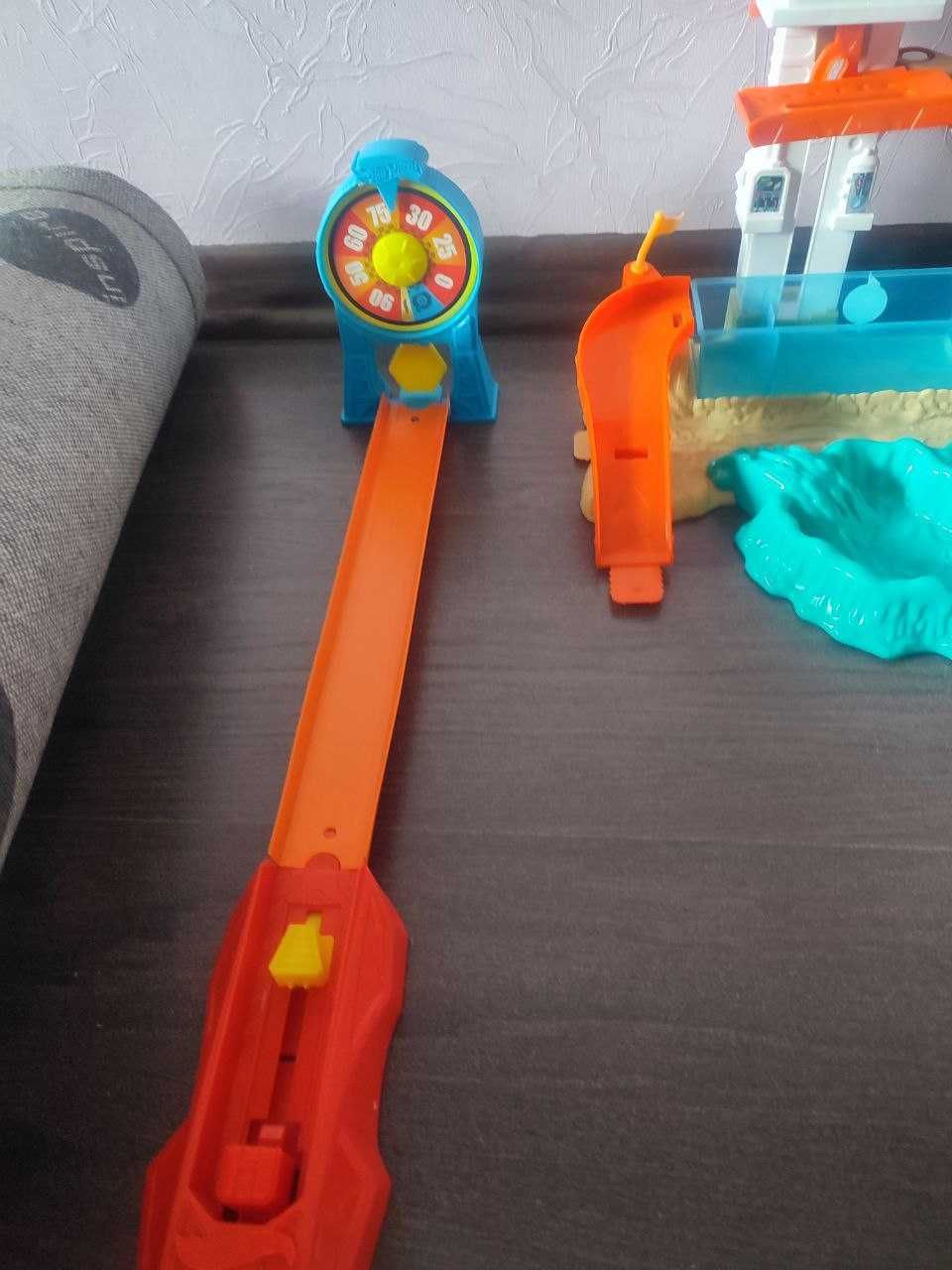 Продаются одним лотом треки Hot Wheels