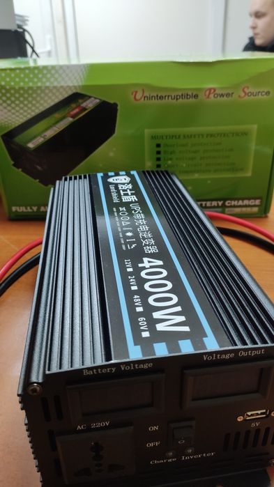 Інвертор UPC 4000w з зарядкою аккумулятора