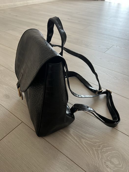 Рюкзак чорний ( крокодил принт)