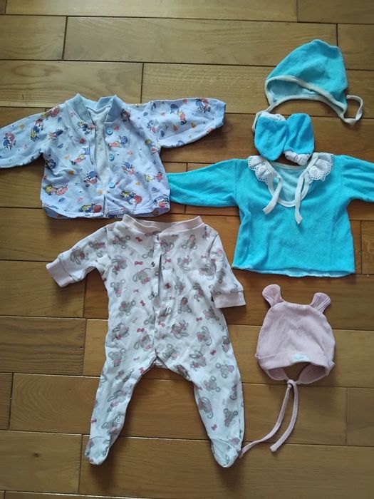 Пакет одягу для дівчинки до року.