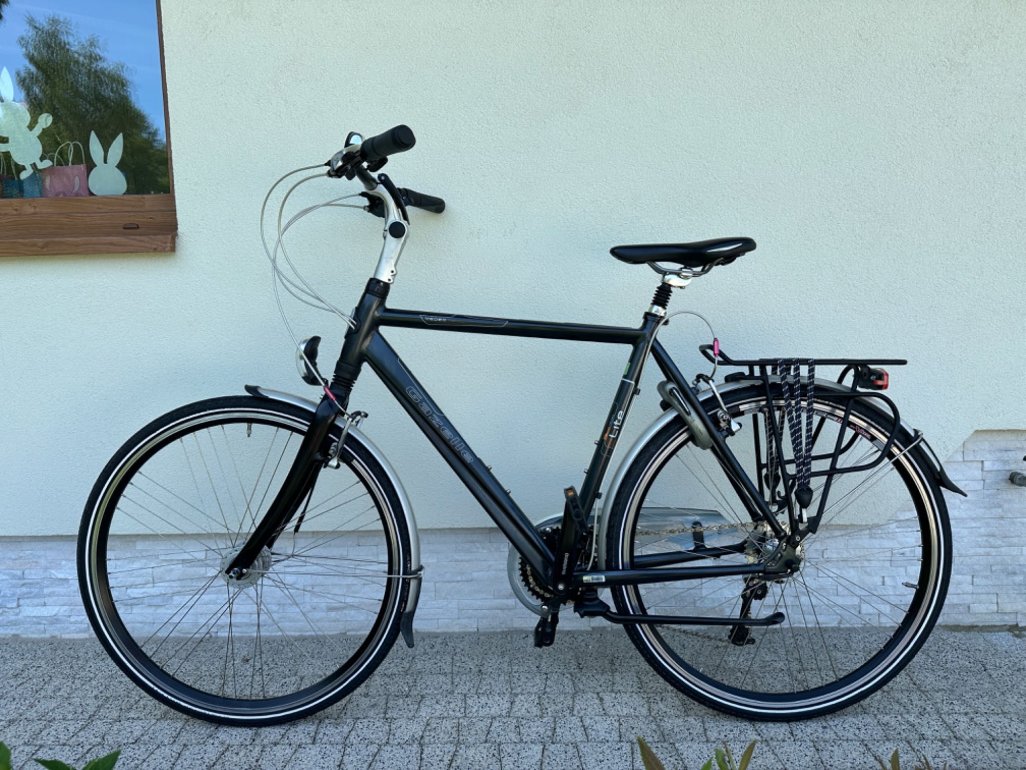 Rower GAZELLE MEDEO - trekking, koła 28, Deore 3x8, 2 x amor, prądnica
