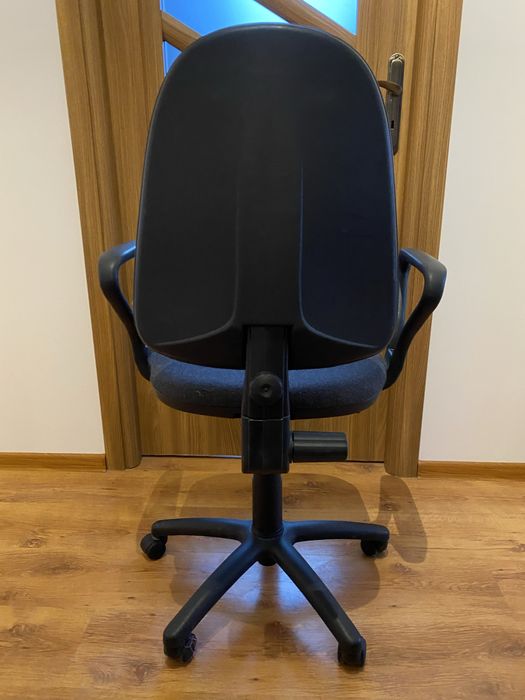 Krzesło obrotowe czarne