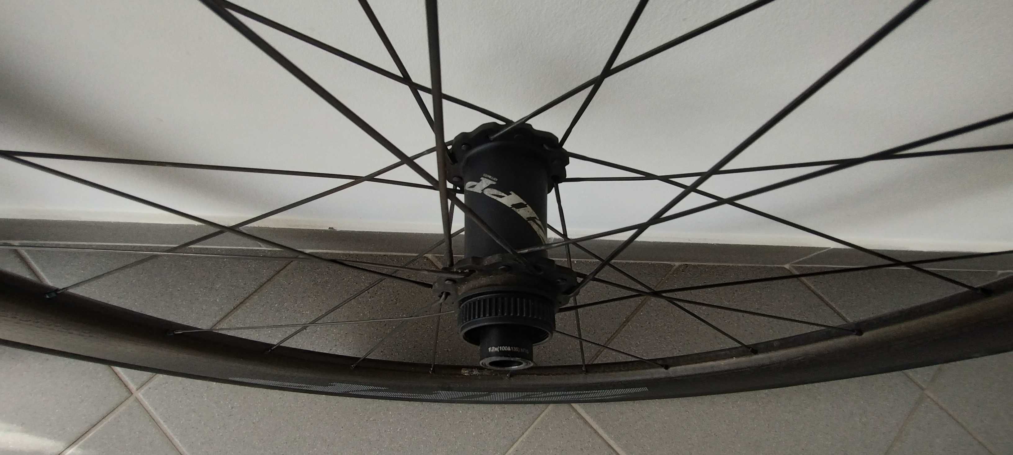Zipp 404 NSW Disc Carbon TLR Shimano Koła do roweru szosowego