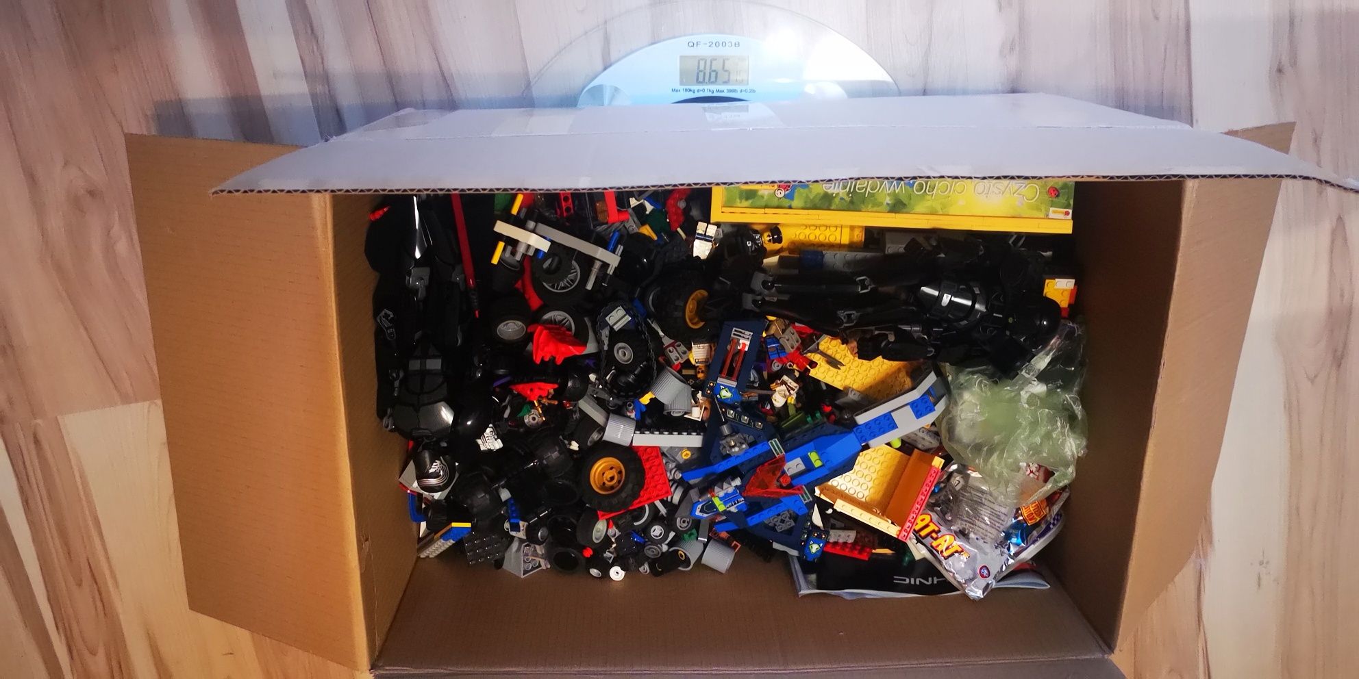 Mix klocków lego 8kg w tym dwie figurki z Star Wars.