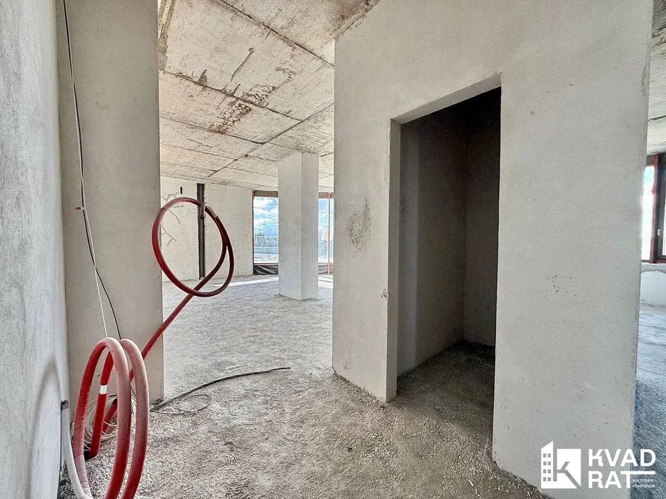 Продаж елітного пентхаусу  у першій лінії біля міського озера!!!