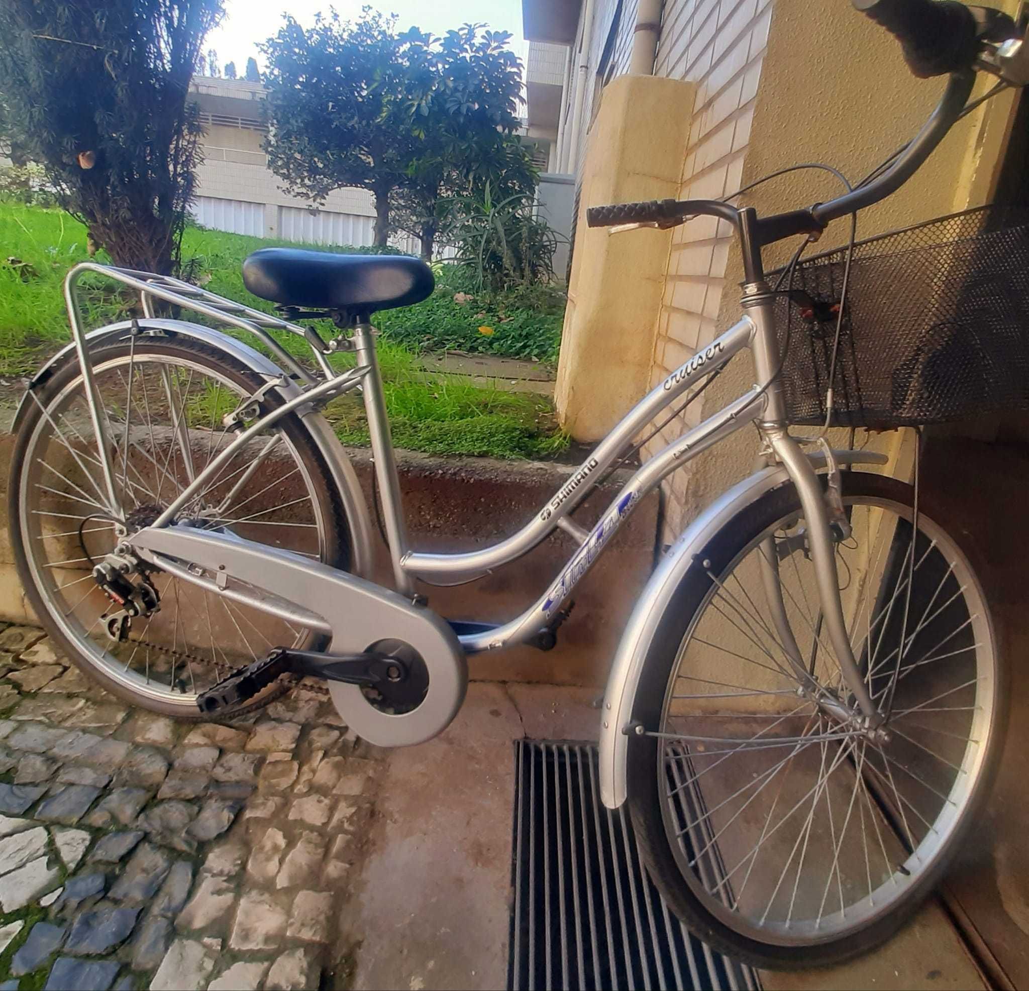 Vendo bicicleta usada em muito bom estado.