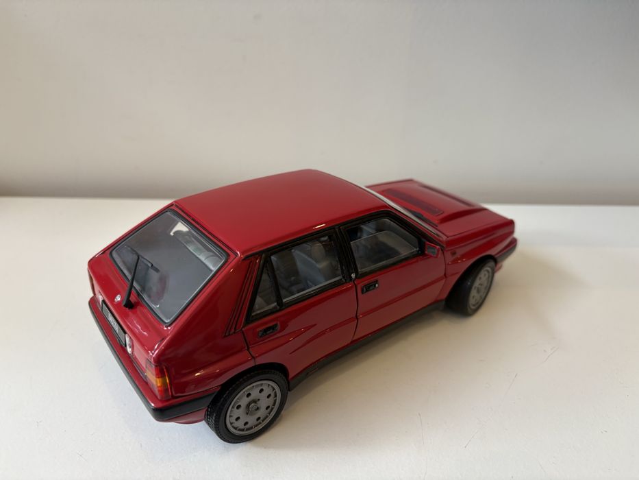 Model Lancia Delta HF Integrale 1:18 SunStar (norev kyosho autoart)
