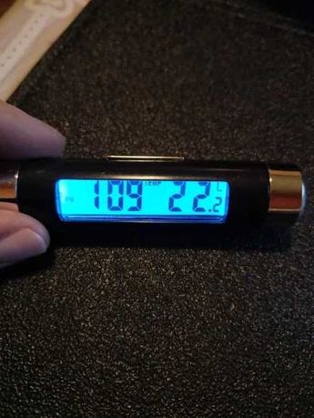 Автомобильные электронные часы - термометр с подсветкой синего цвета