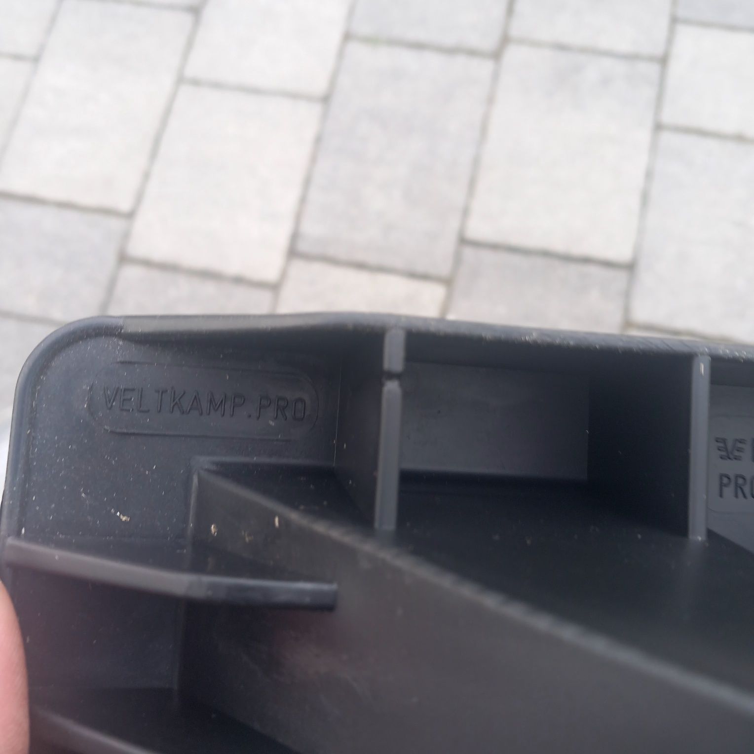 Plastikowy naroznik kątowy do spinania papieru