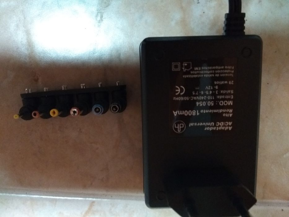 Adaptador Universal AC/DC alto rendimento com 6 ponteiras