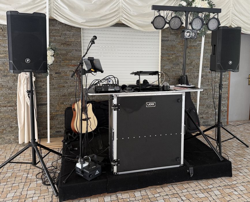 Colunas ativas Mackie SRT 212