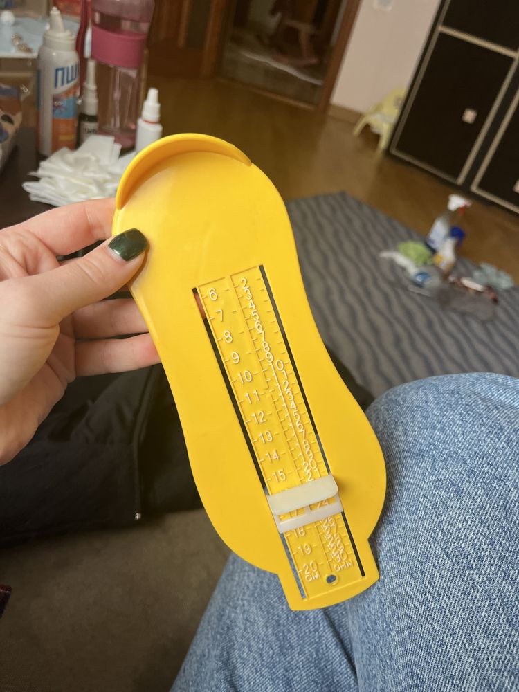 Лінійка-устілка для вимірювання ступнів малюка
