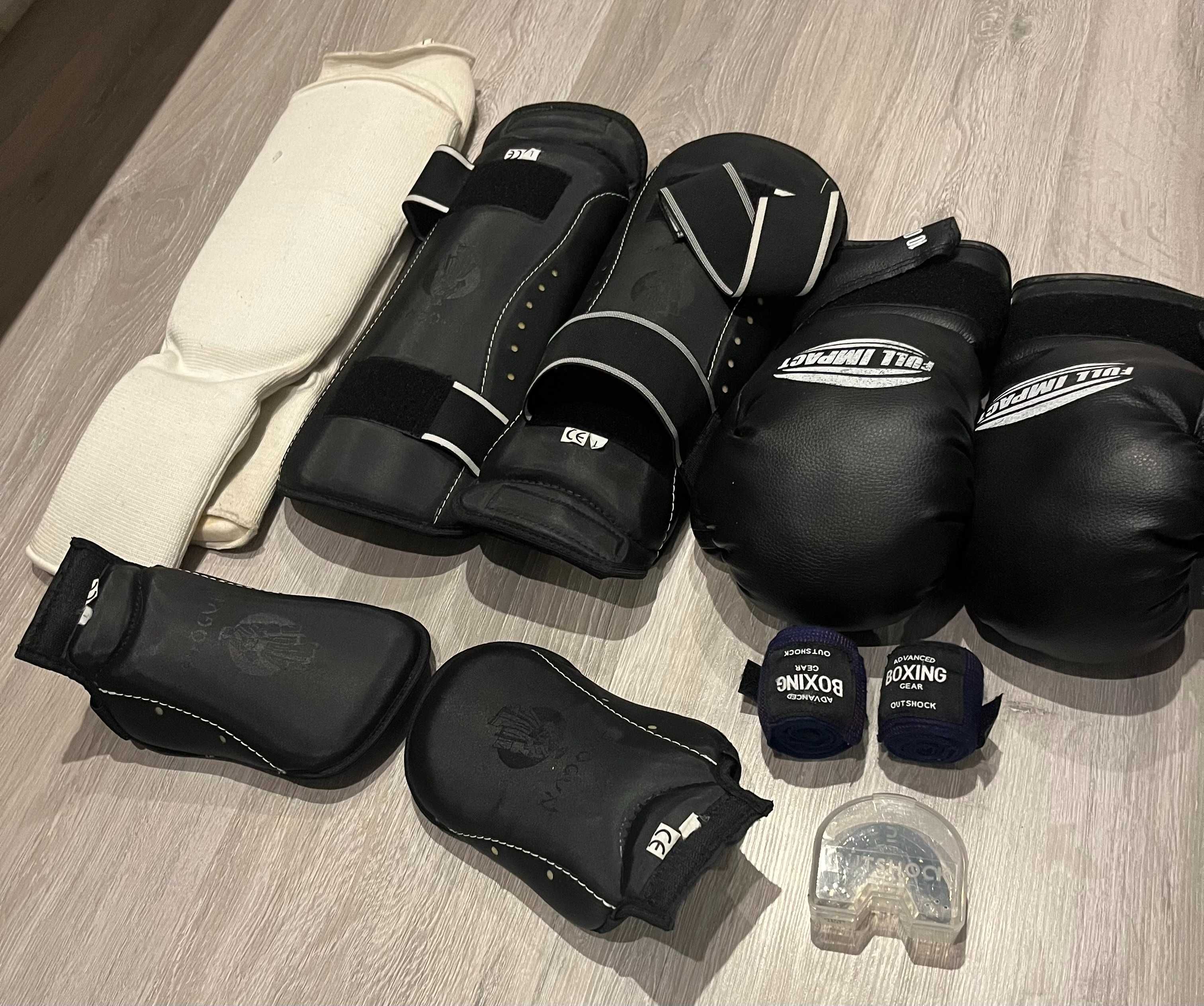 Zestaw Kickboxingu - Ochraniacze, Rękawice, Bandaże itp.