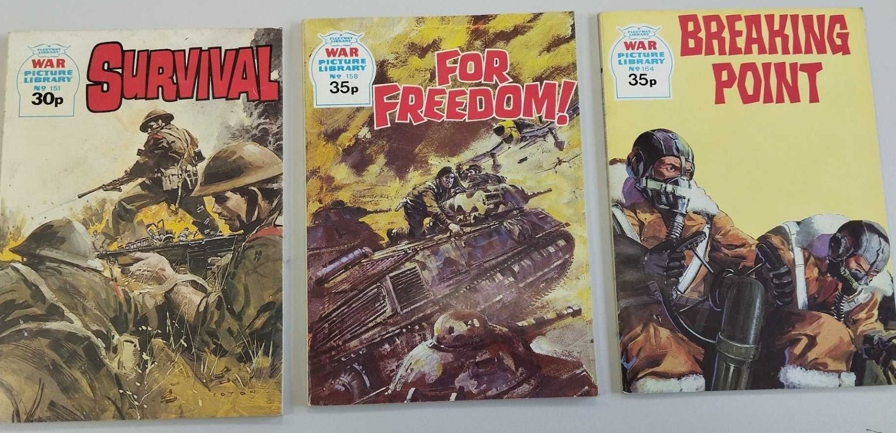 3 komiksy War - picture library