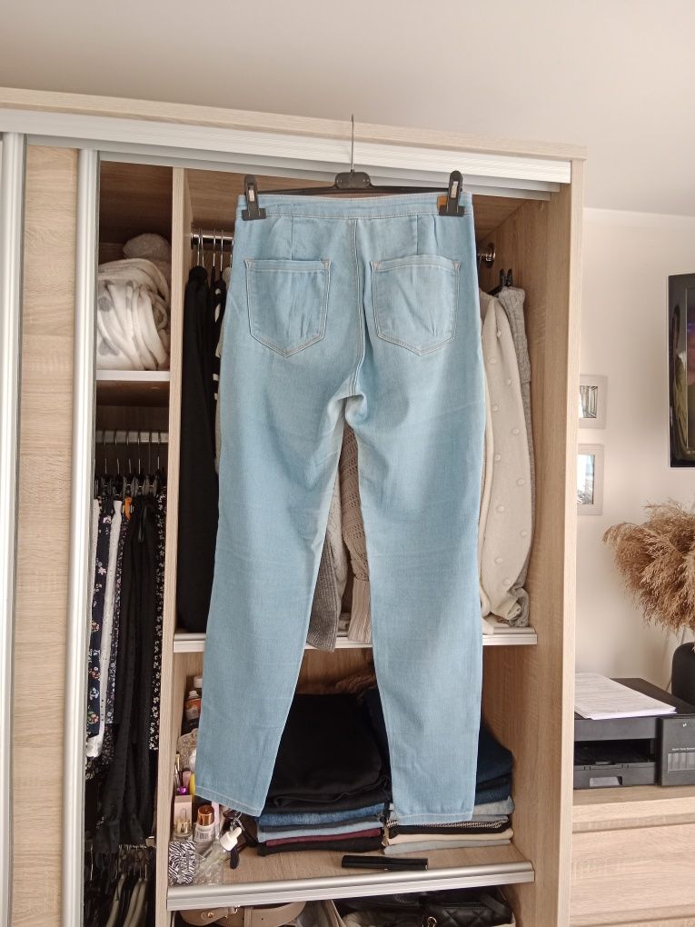 Jeansowe spodnie damskie z wysokim stanem bershka m