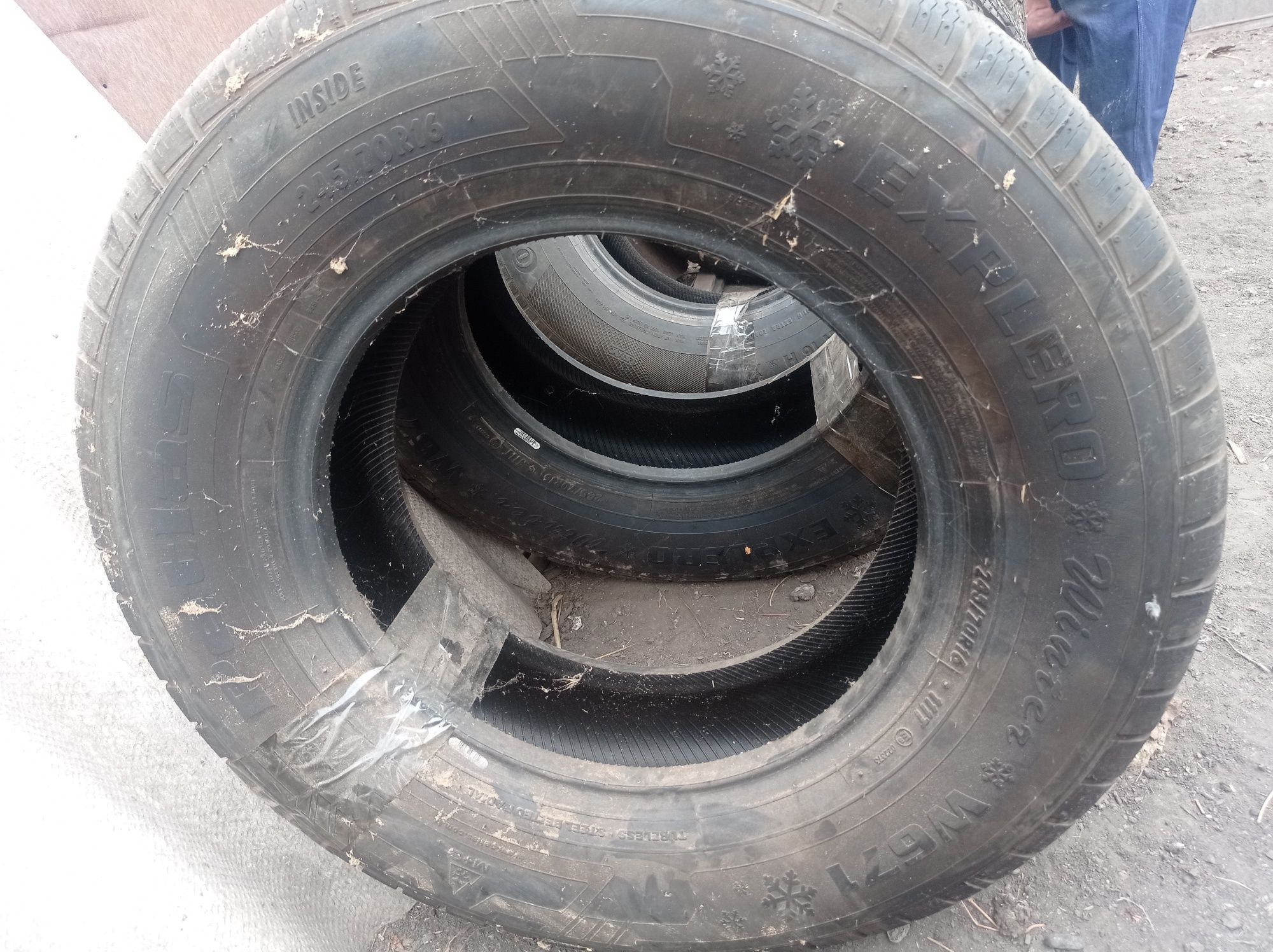 Продам резину 245/70 R16