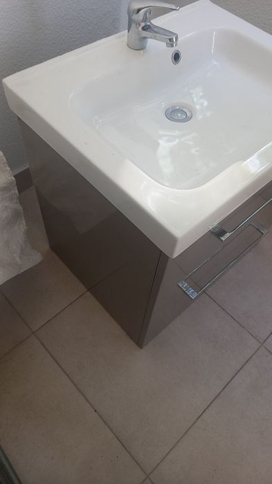 Móvel WC  com lavatório e torneira