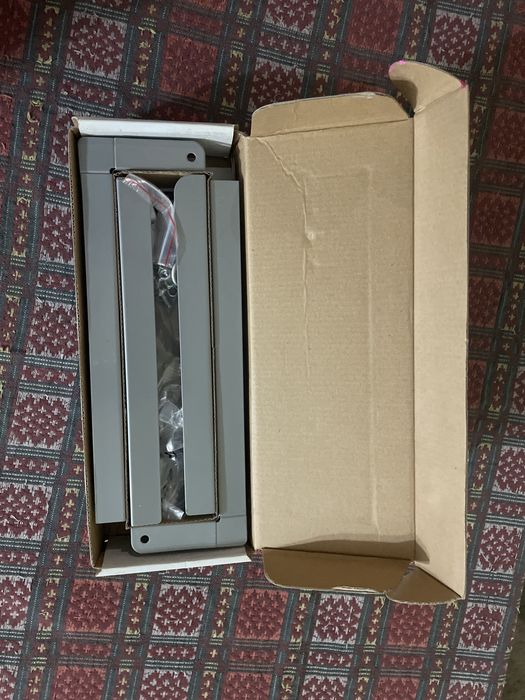 Кріплення, кронштейн для мікрохвильової печі.