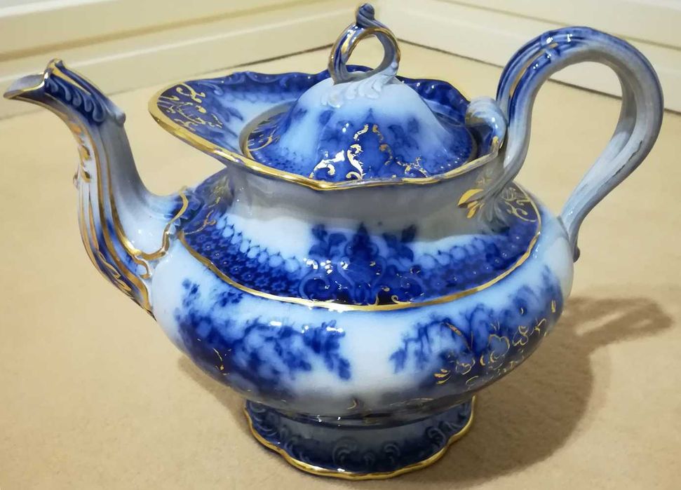 Peças antigas em porcelana inglesa