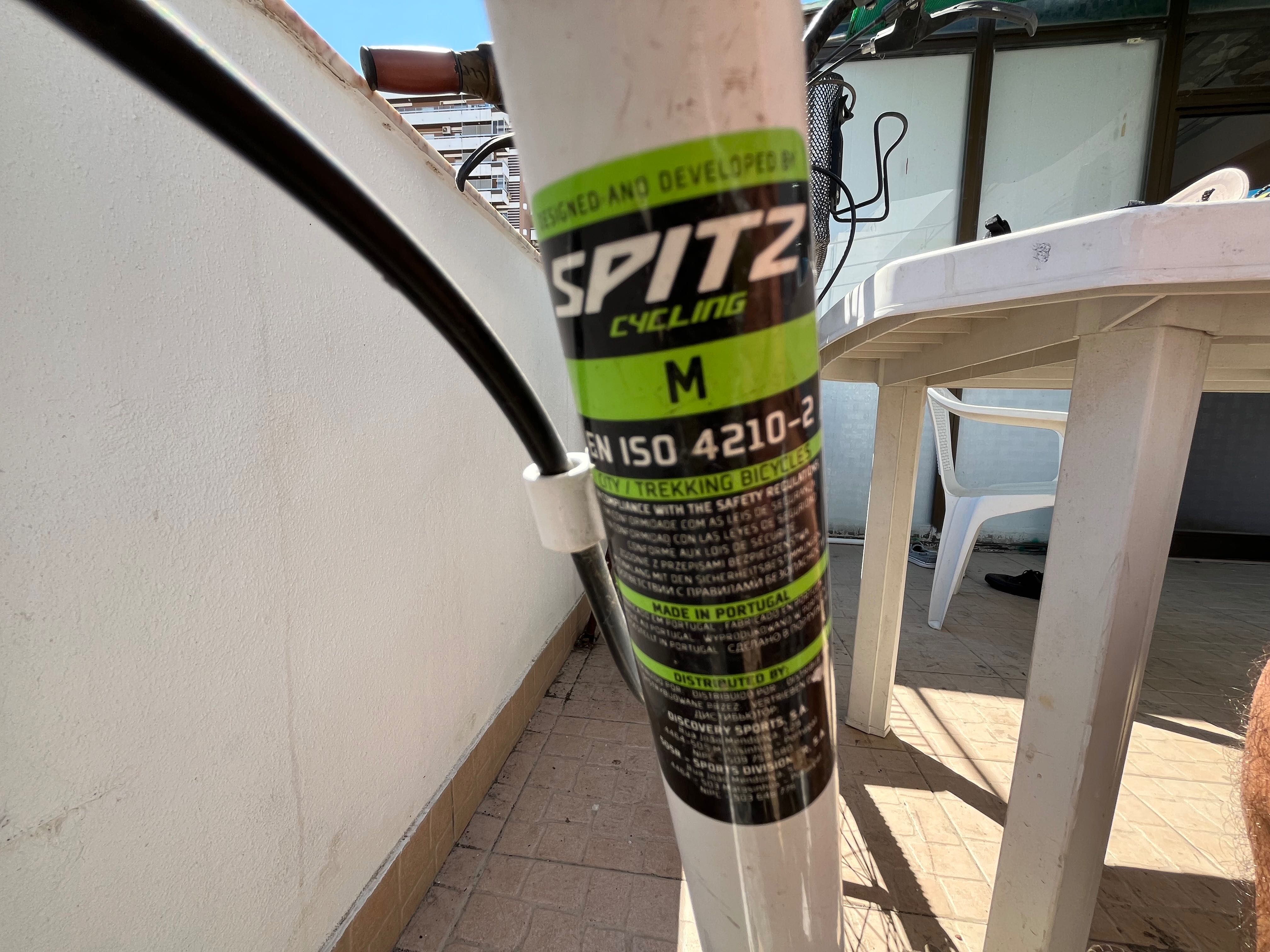 Bicicleta Spitz com cesto e capacete