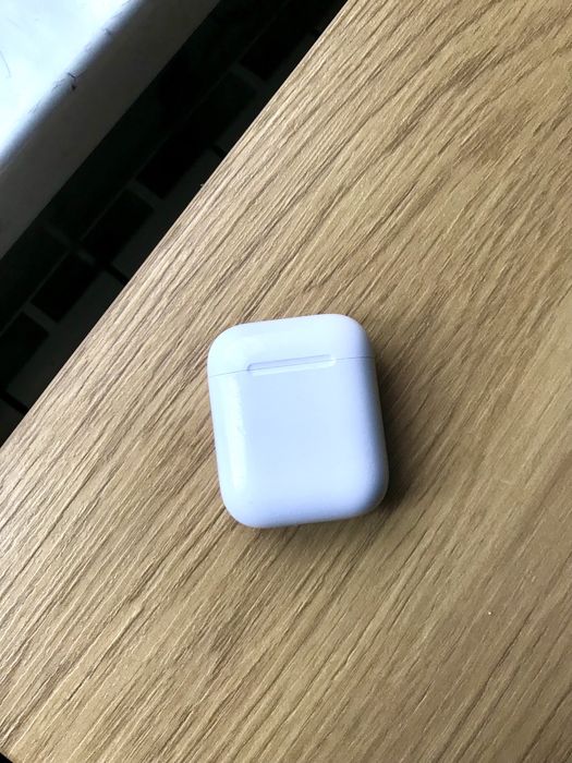 Оригінальний кейс від навушників airpods 1