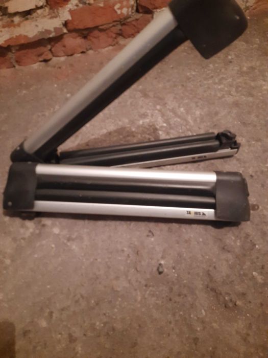 Bagażnik na 2 pary nart