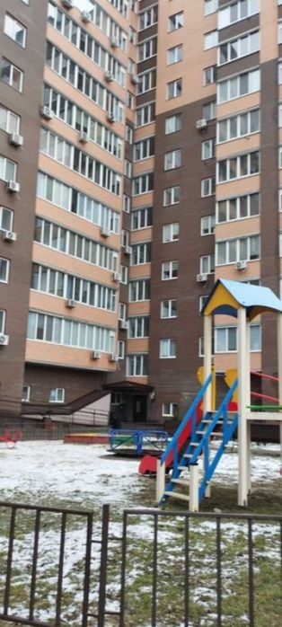 Двір закритого типу.