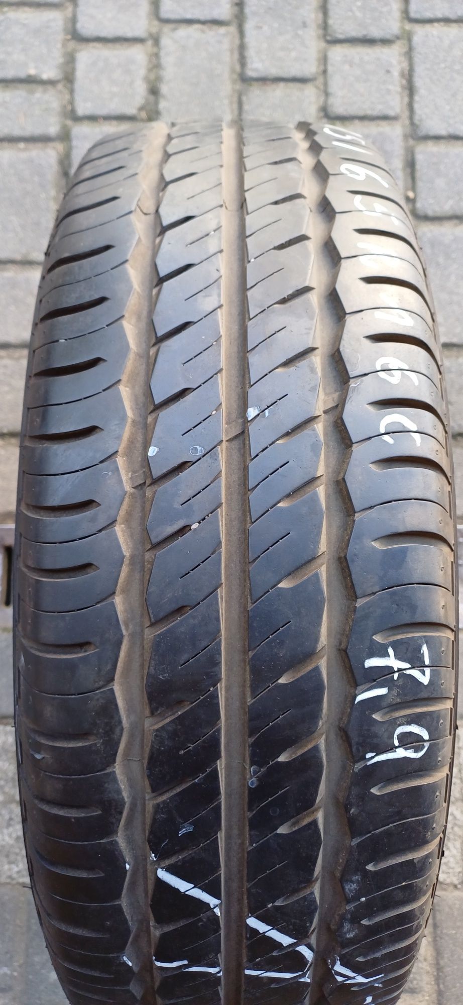 LAUFEN 215/65R16C 109/107T , pojedyńcza opona letnia wzmacniana.