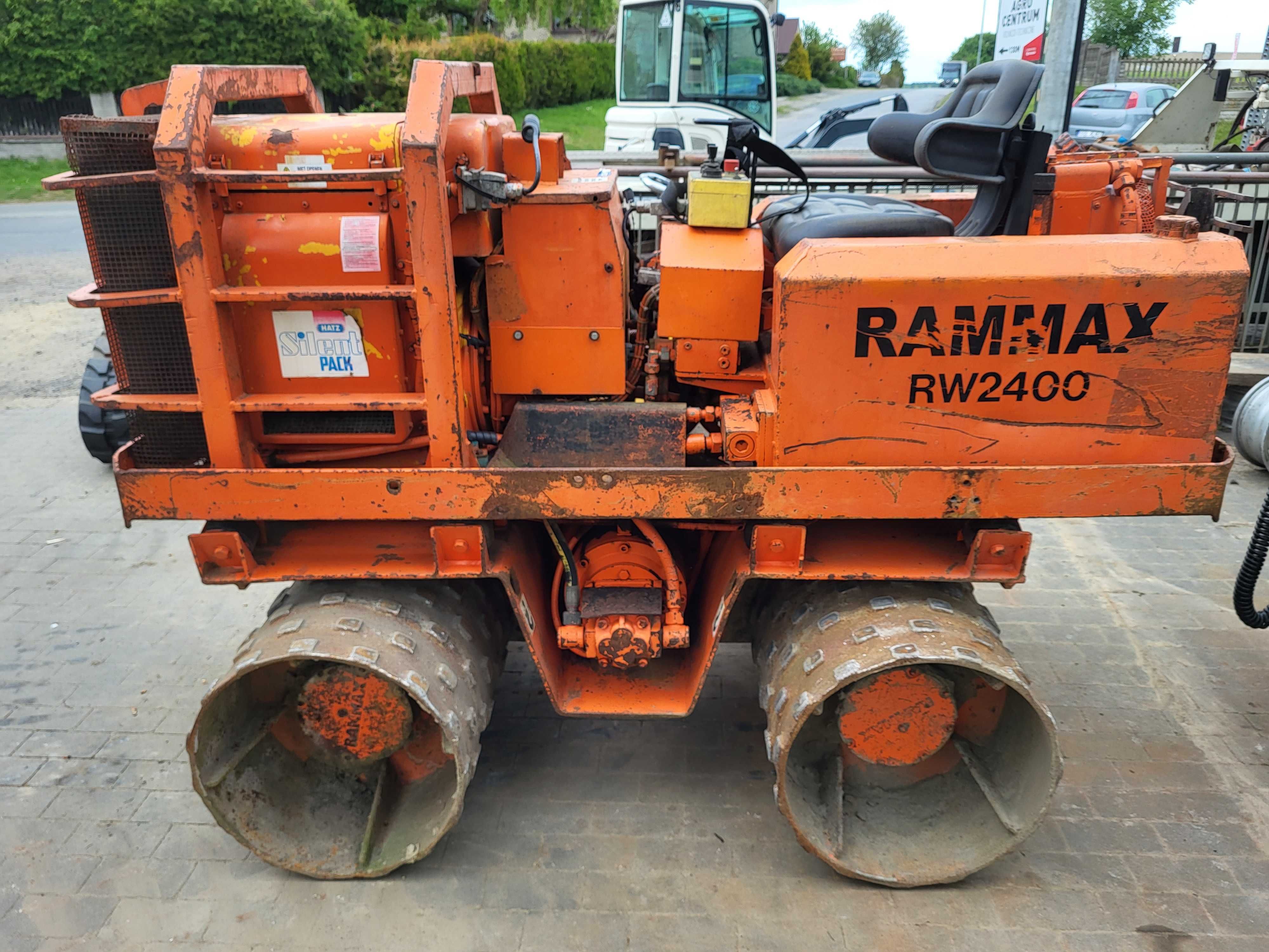 Walec okołkowany RAMMAX RW2400