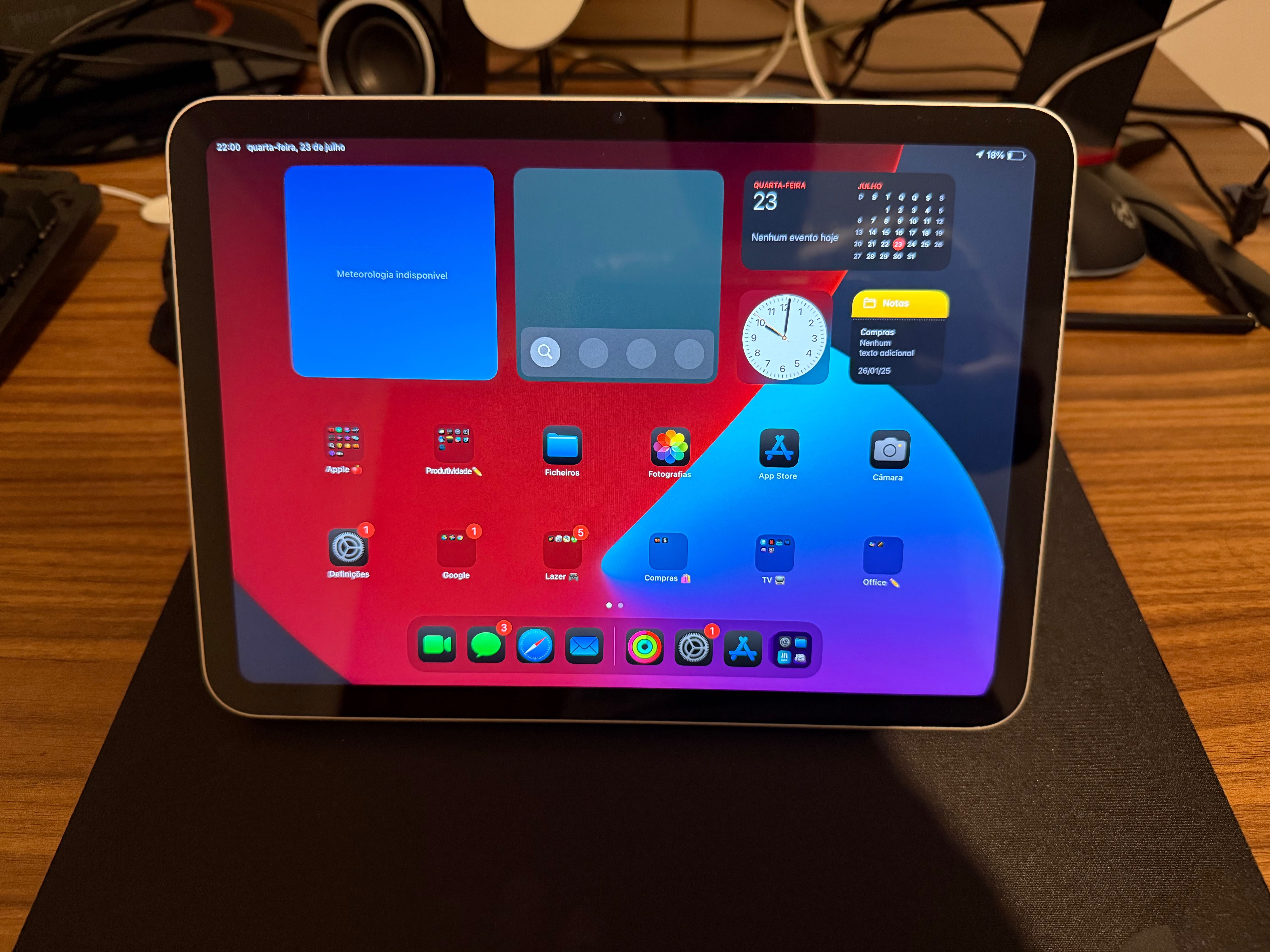 iPad 10th Gen + Smart Folio