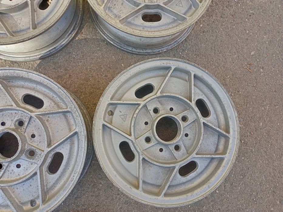 Sprzedam felgi aluminiowe do fiata 126p  orginalne