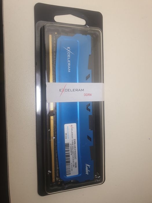 оперативна памя'ть ddr4 16 gb однією планкою 3200 мгц